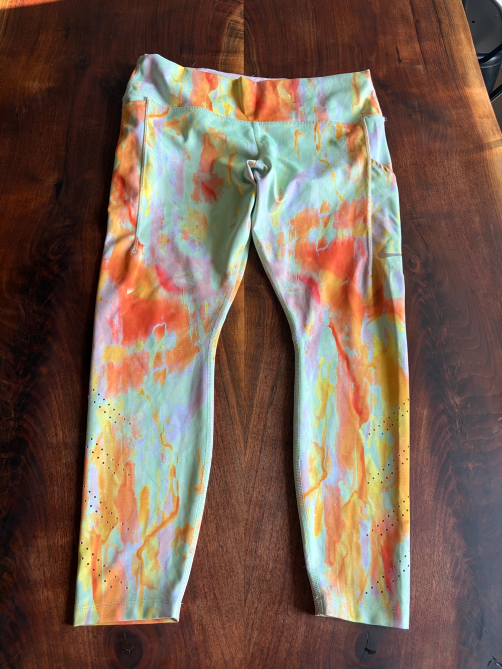 Nike women’s Tie dye performance leggings size XL excellent condition